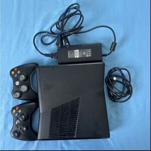 Microsoft Xbox 360 S Slim 250GB Hard Drive Console System Bundle Tested Working